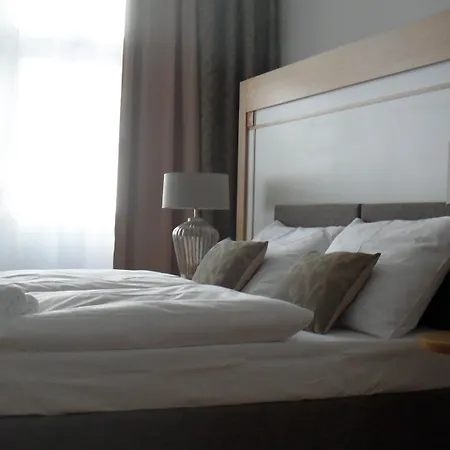 Jungmann 4* Prague